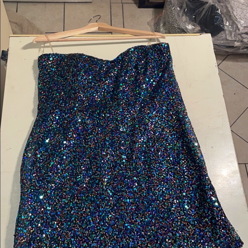Dress - Picture 2 of 4